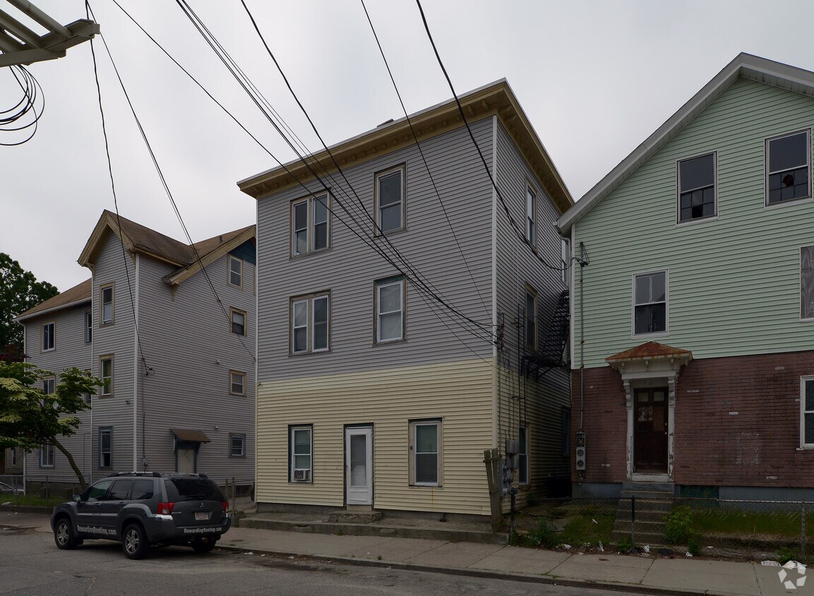 Foto del edificio - 10 Fuller Ave