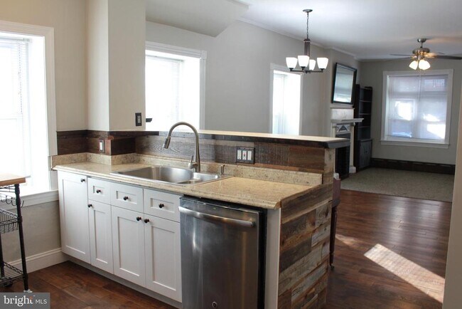 Foto del edificio - 217-19 Rector St