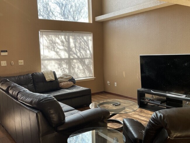 Foto del edificio - 729 Linda Johnson Ave