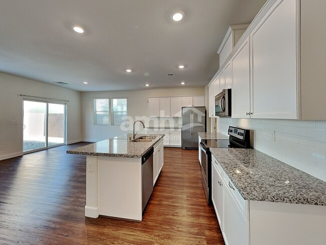 Building Photo - 6106 W Haleh Ave