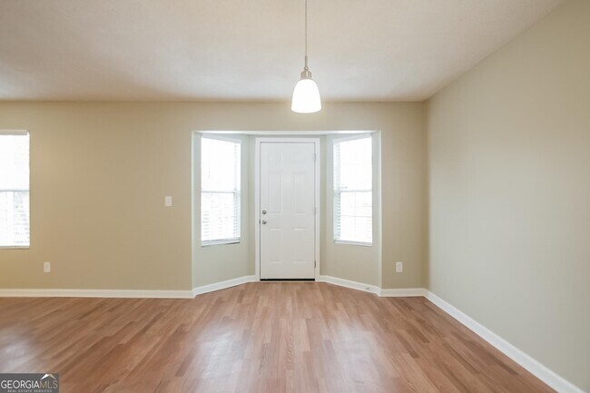 Foto del edificio - 2870 Betula Dr