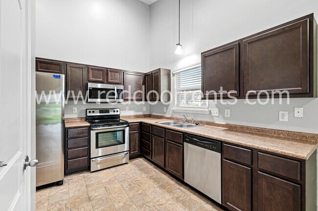 Foto del edificio - Spacious 3-Bedroom Home on a Quiet Cul-de-...