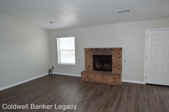 Building Photo - 4 br, 2 bath House - 8800 Peony Ct NE