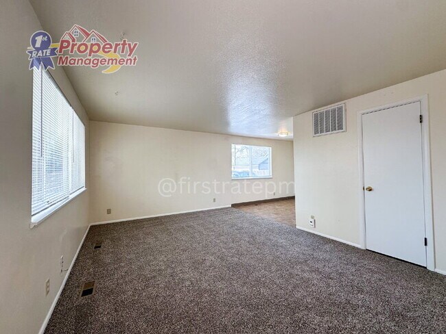 Foto del edificio - 220 4th St N