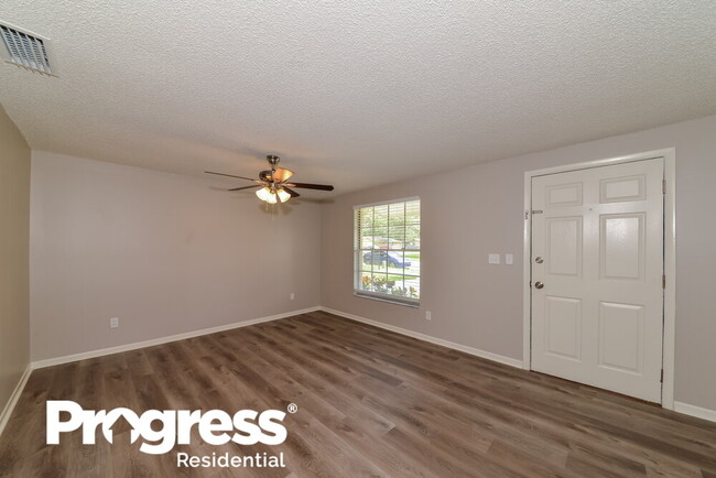Building Photo - 904 Briarcliff Dr
