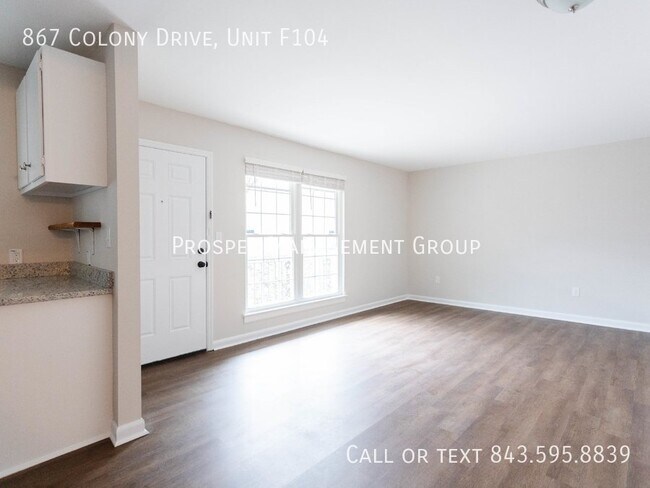 Building Photo - Completely Remodeled 1-Bed Apartment in We...