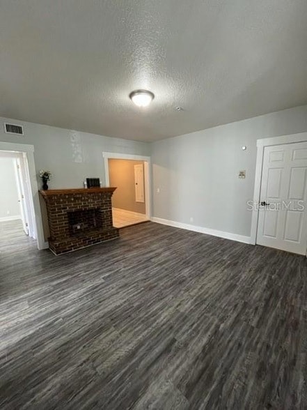 Building Photo - 644 4th Ave S