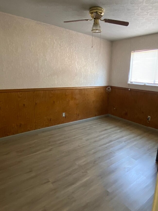 Building Photo - 1857 Crestwood Cir