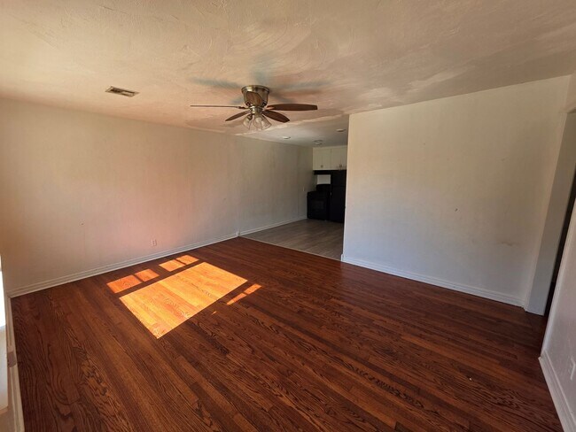 Foto del edificio - FOR RENT – 3 Bed / 1.5 Bath Home – $1,500/mo