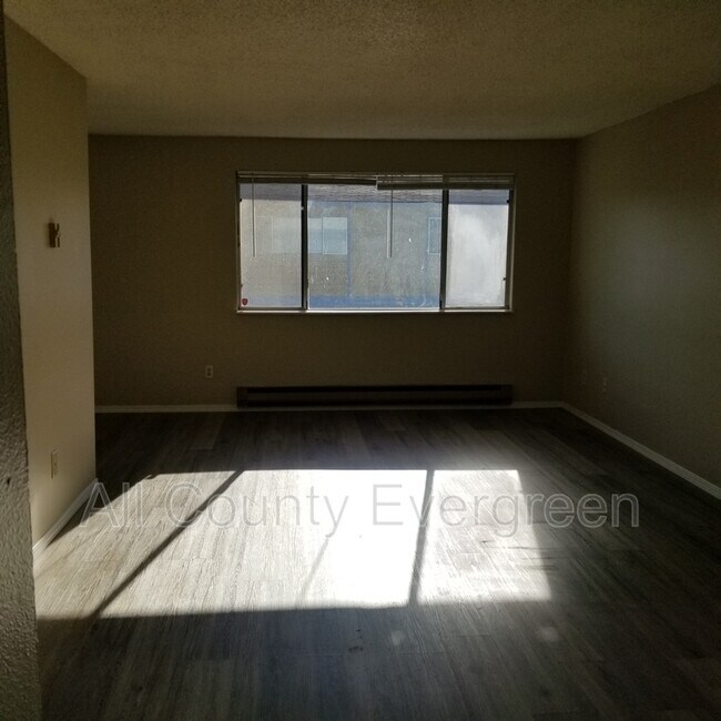 Foto del edificio - 904 31st St. NE #D