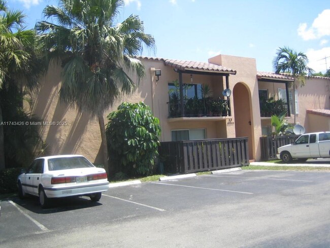 Foto del edificio - 10744 N Kendall Dr