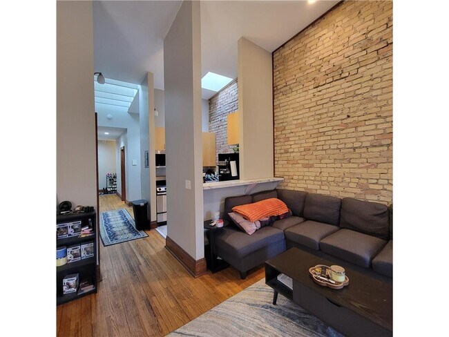 Foto del edificio - 326 E 18th St