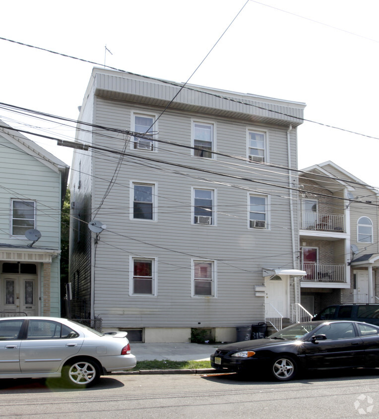 Building Photo - 311-313 Franklin St