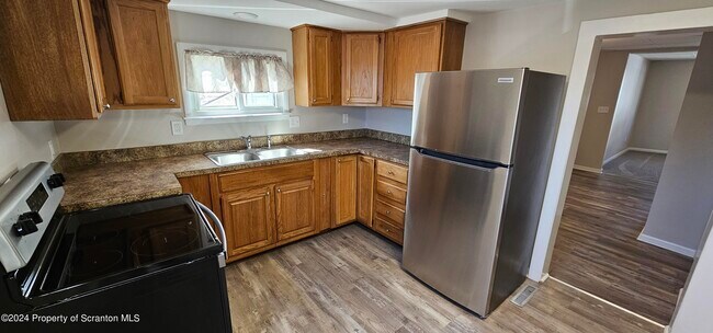 Building Photo - 510 N Bromley Ave