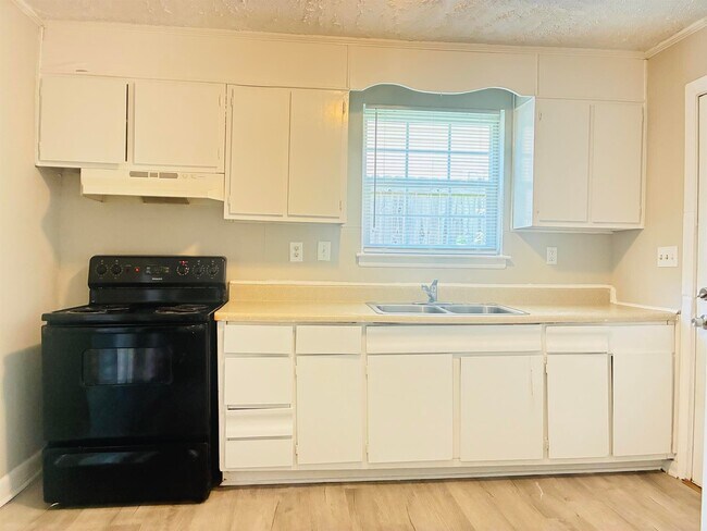 Foto del edificio - 1733 Finchley Dr