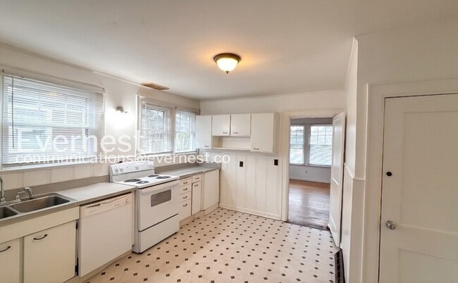 Building Photo - 1125 Highland Dr