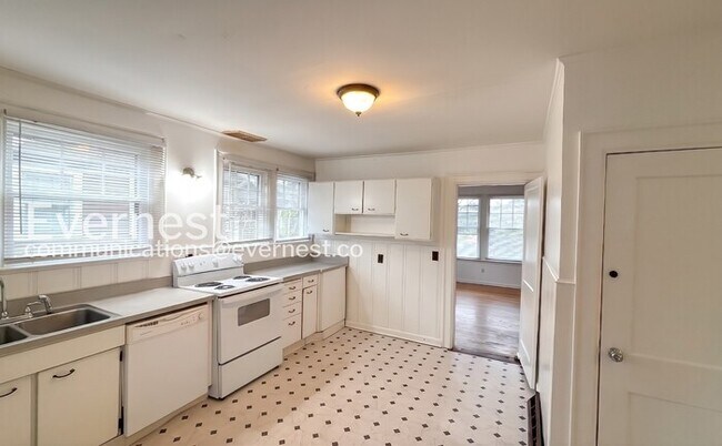 Foto del edificio - 1125 Highland Dr