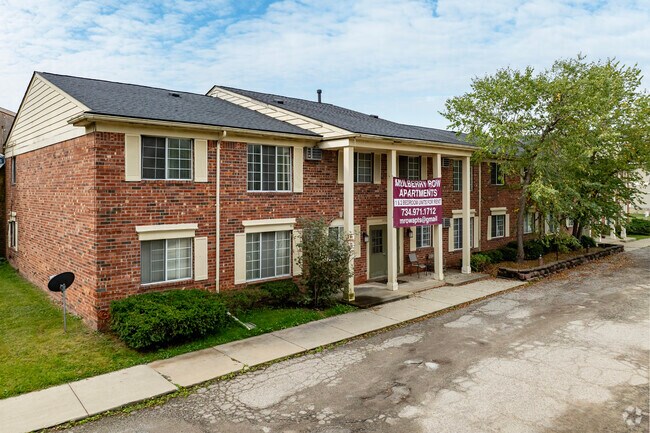Filas de moreras - Mulberry Row Apartments