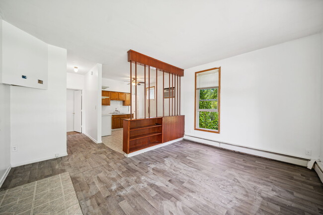 Building Photo - 577 7th Avenue