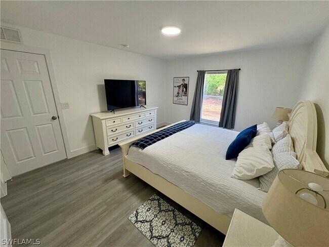 Building Photo - 6018 Lacota Ave