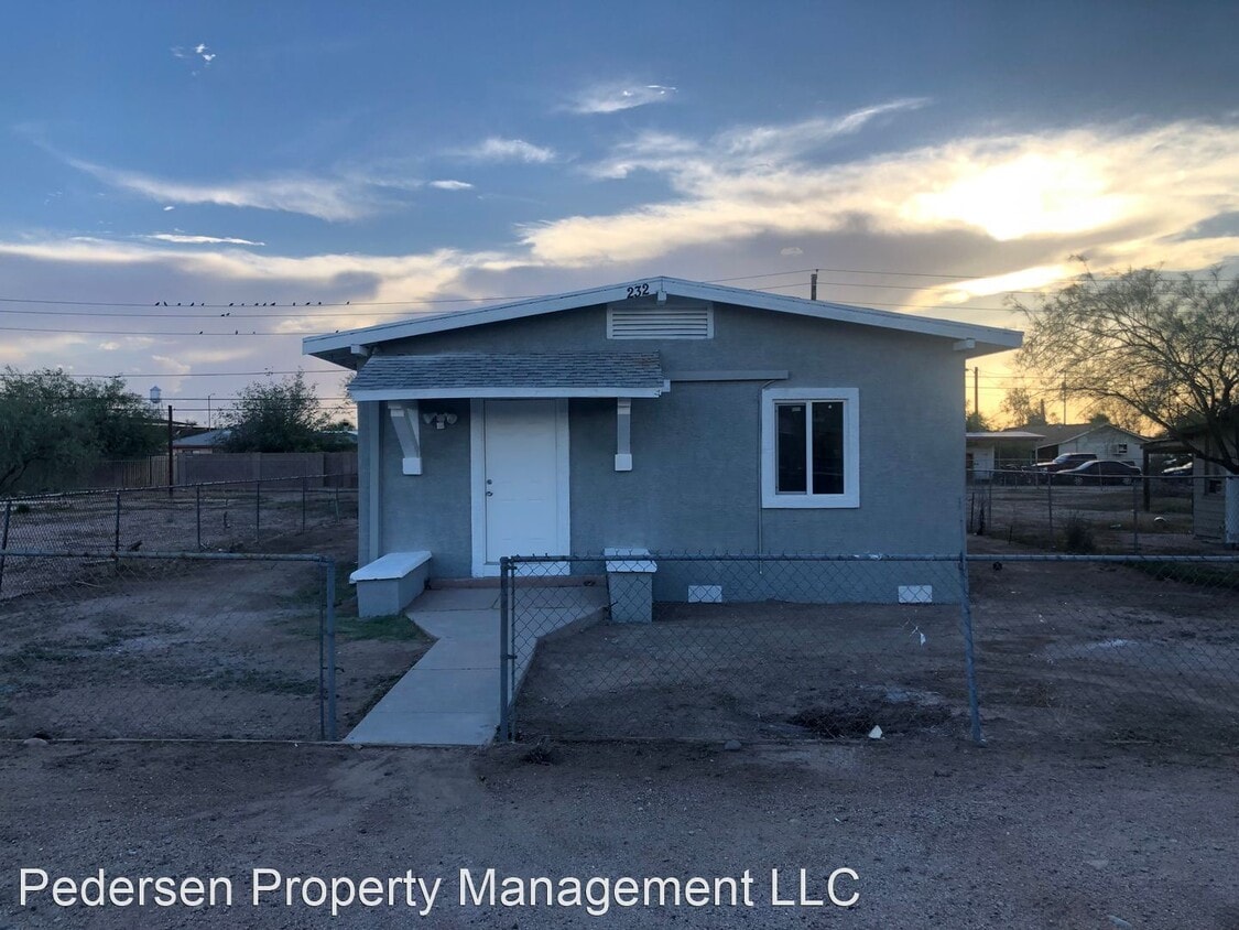 Primary Photo - 2 br, 2 bath House - 232 S. San Carlos St.