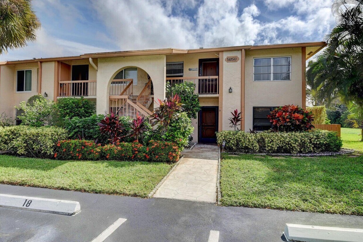 Primary Photo - 5850 Sugar Palm Ct