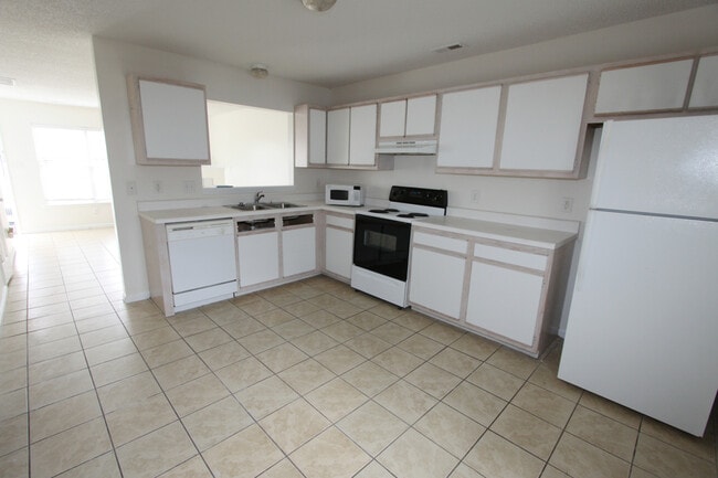 Building Photo - 106 Pinegrove Ct