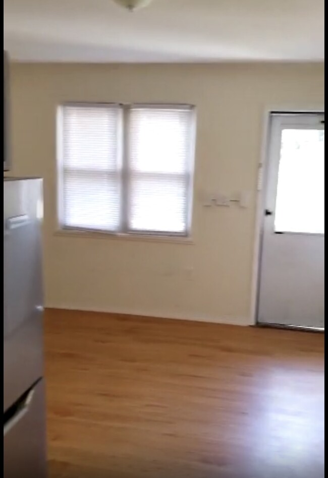 Building Photo - 5 Millers Ln