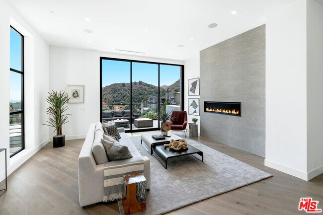 Foto del edificio - 6387 Weidlake Dr