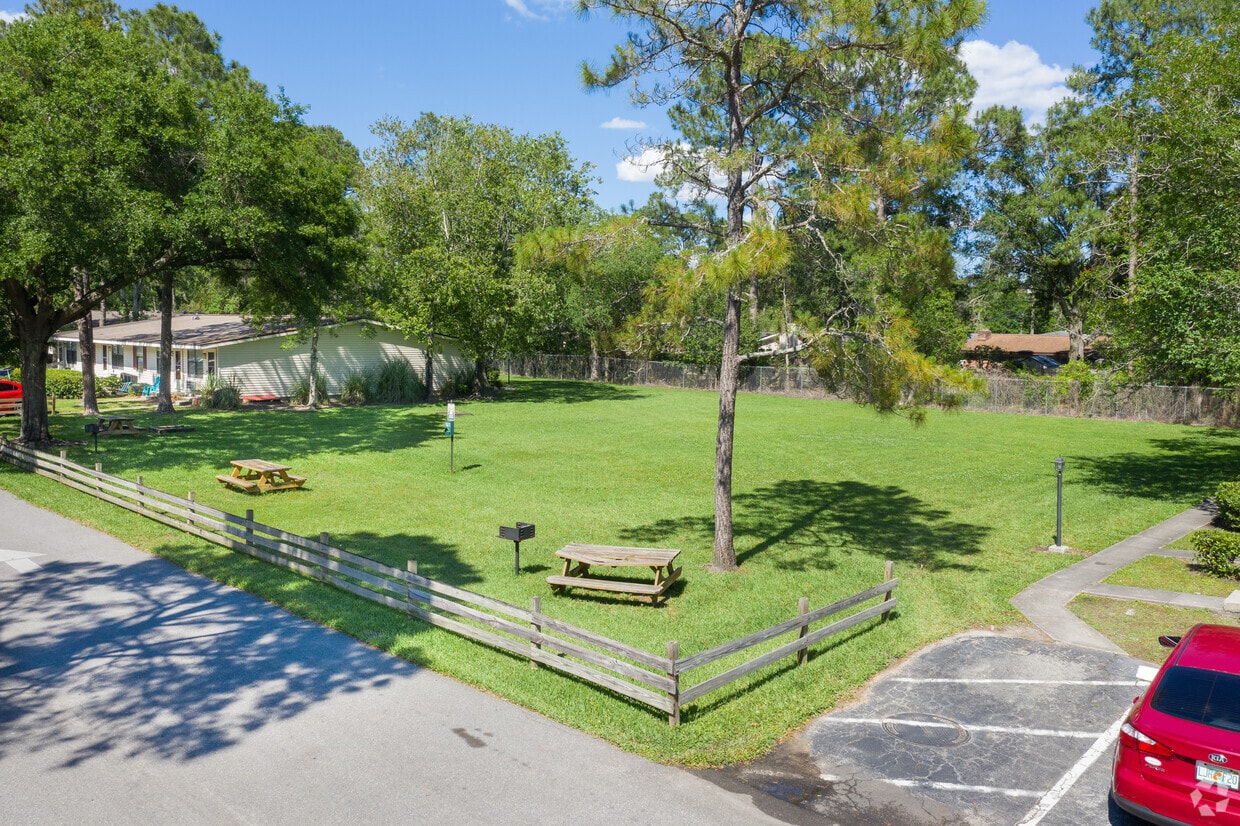 Foto principal - Summer Glen ~ Boutique Cottage Style Living Meets Hassle Free Leasing