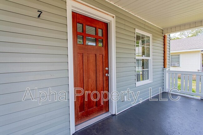 Building Photo - 7 Highlawn Ave