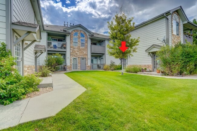 Building Photo - $2,100 - 2 Bed, 2 Bath Townhome in Thornto...