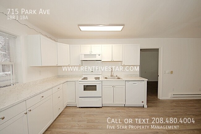 Building Photo - 715 Park Ave