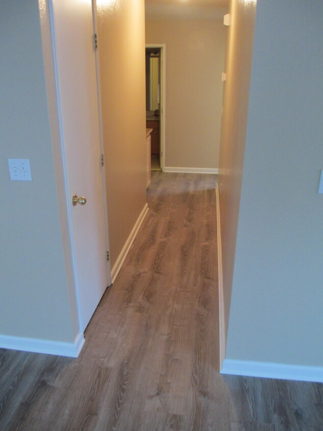 Hallway 1 off family room - 158 Shadywood Ave