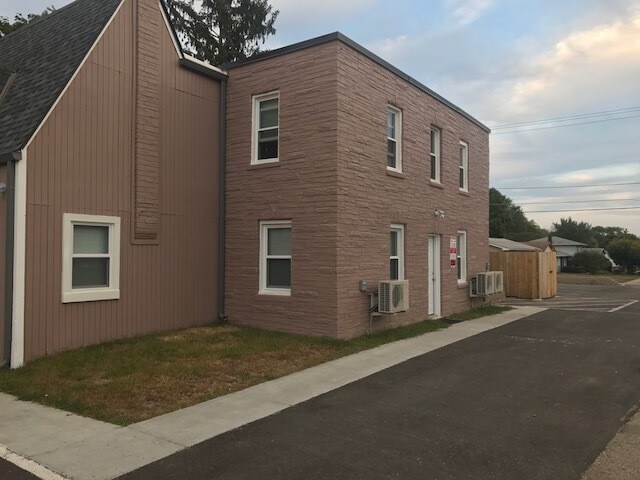 Primary Photo - 1721 Sheridan Rd