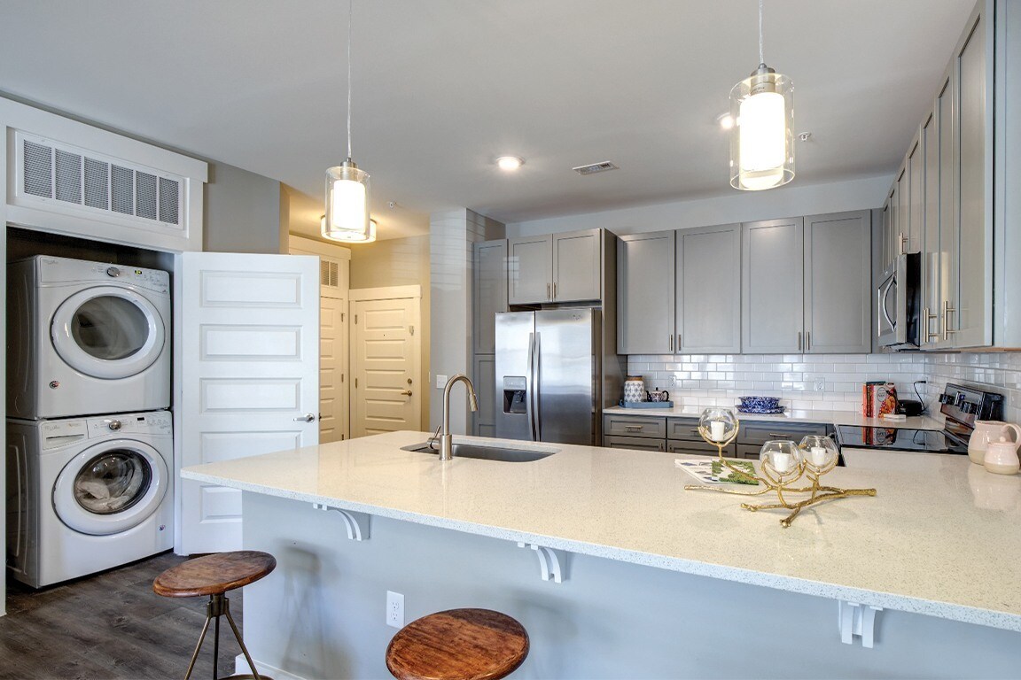 Central Island Square Apartments in Daniel Island, SC