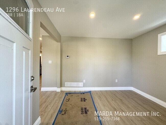 Photo du bâtiment - BRAND NEW RENOVATED 3 BED/1 BATH HOME EAST WINDSOR + UTILITIES