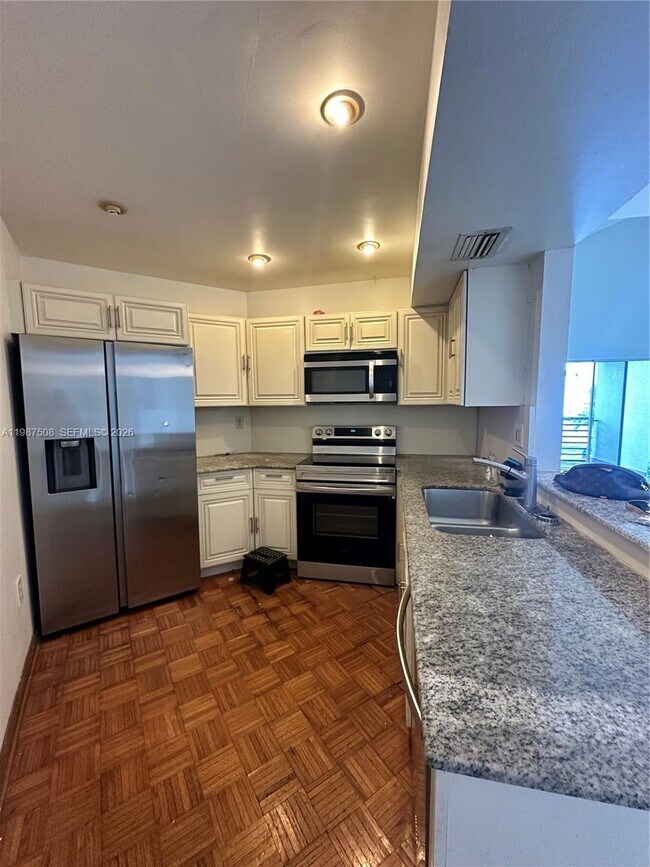 Foto del edificio - 9701 Fontainebleau Blvd