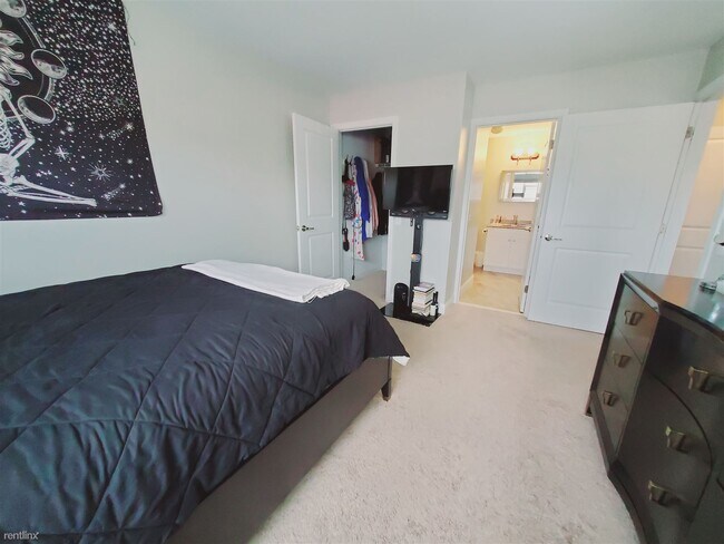 Foto del edificio - 2 br, 2 bath Condo - 947 Hope St Apt 403