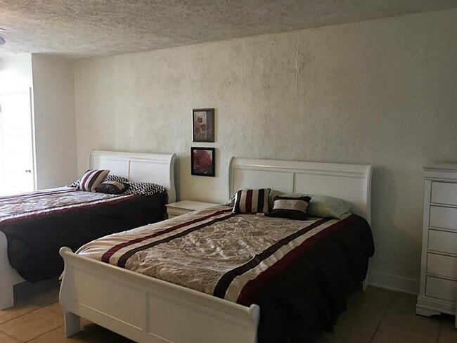 Foto del edificio - 909 University Blvd