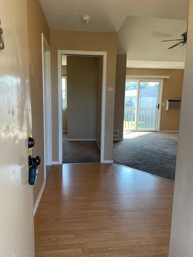 31743 Nardelli Ln Unit Roseville Condo w Laundry, Roseville, MI 48066 Condo for Rent in