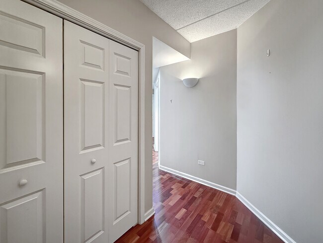Foto del edificio - 701 W Rand Rd