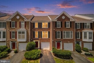 Building Photo - 25251 Dunvegan Square