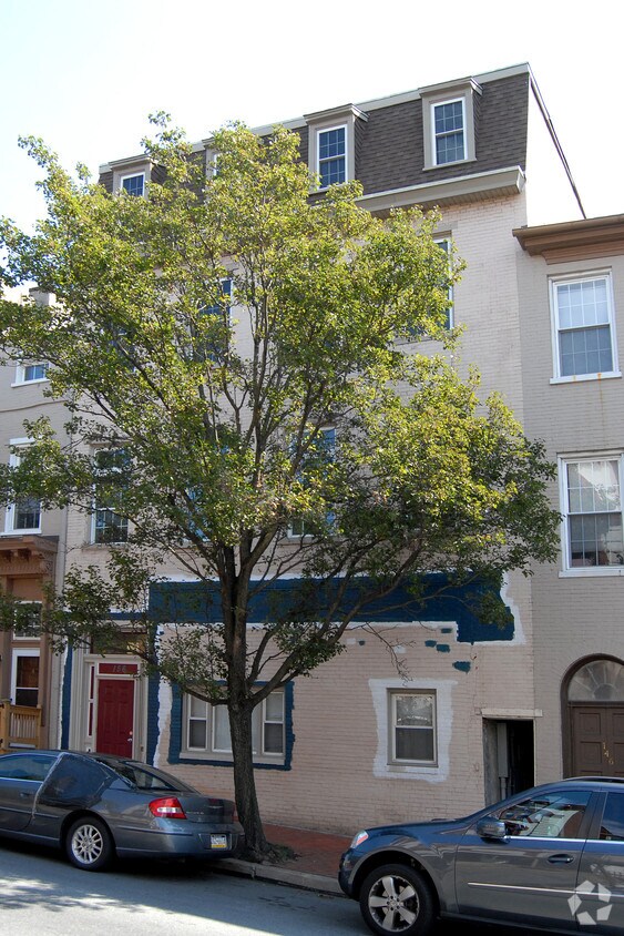 Building Photo - 156 Locust St