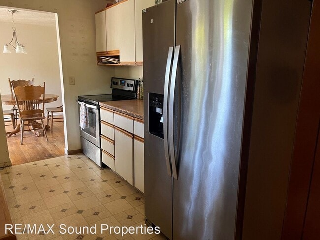 Building Photo - 3 br, 2.5 bath House - 11812 Woodbine Lane SW