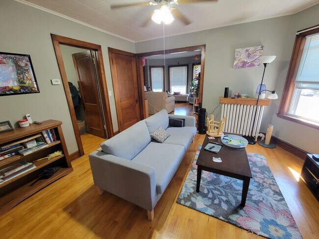 Foto del edificio - 330-332 N 12th Ave E
