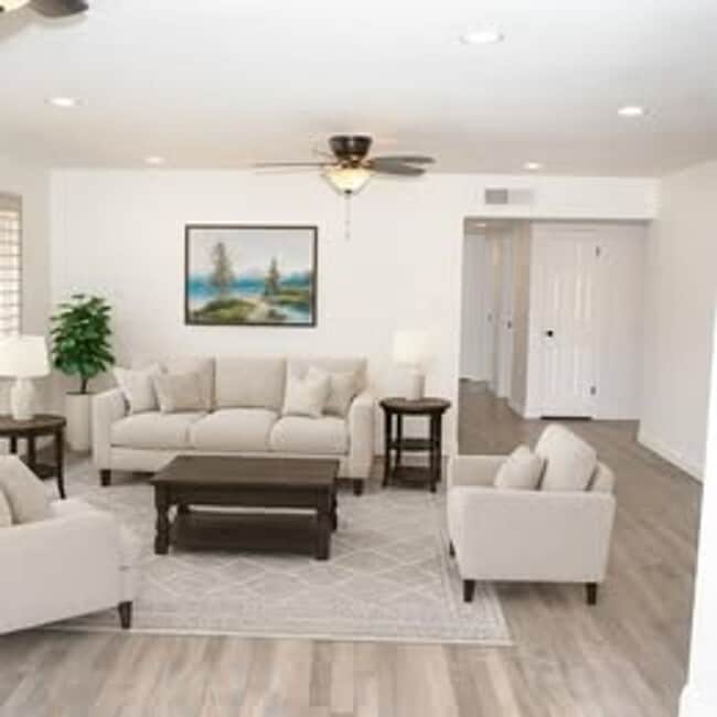 Building Photo - 3 BEDROOM 2 BATHS WITH A POOL FREE RENT OAC  MTM AVAILABLE