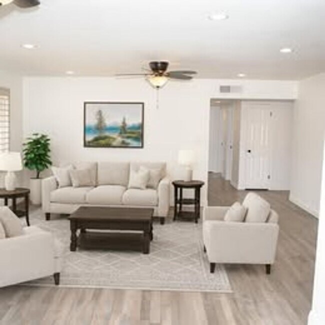 Foto del edificio - 3 BEDROOM 2 BATHS WITH A POOL FREE RENT W/ APPROVED CREDIT