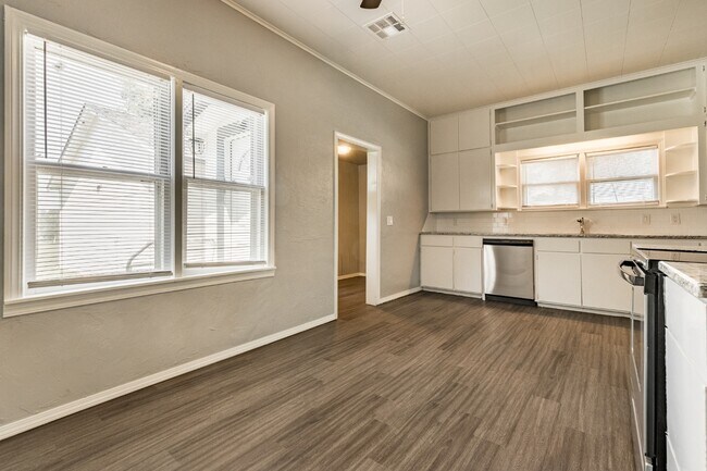 Foto del edificio - 1403 N 1st St