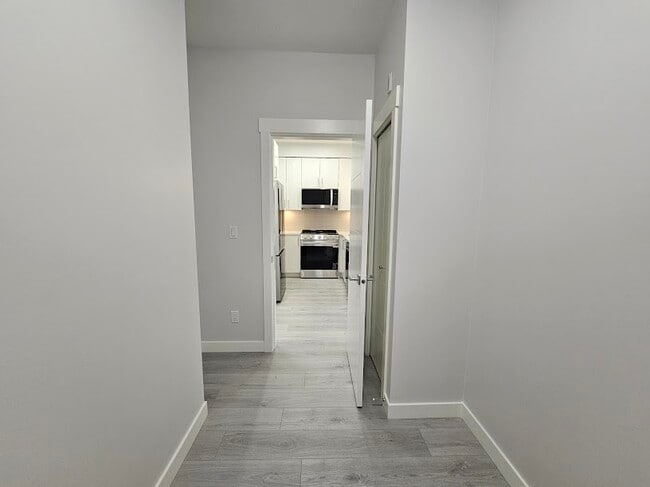 Building Photo - 33886 Pine St